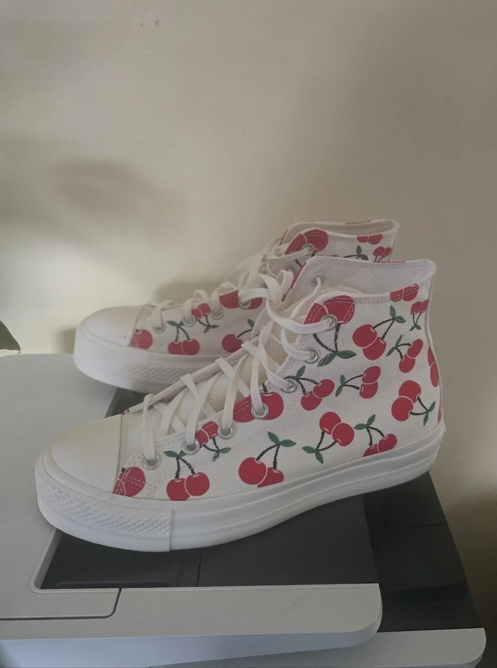 Converse Women's Chuck Taylor AllStar Lift Platform‎ High. Cherries. Women SZ 10
